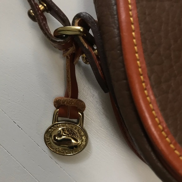 SOLD Vintage Dooney & Bourke crossbody - Picture 6 of 8